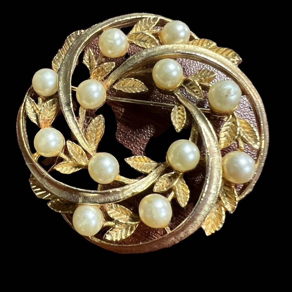 Swirl Pearl Brooch Gold Tone Leaves Flower Vintage Pin Estate Find